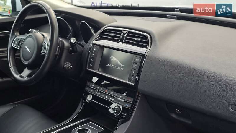 Седан Jaguar XE 2018 в Киеве