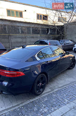 Седан Jaguar XE 2016 в 