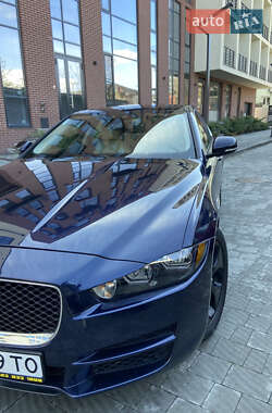 Седан Jaguar XE 2016 в 