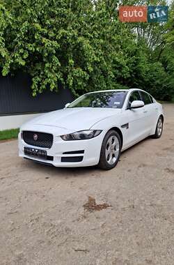 Седан Jaguar XE 2017 в 