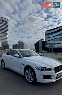 Седан Jaguar XE 2017 в 