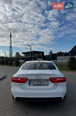 Седан Jaguar XE 2017 в 