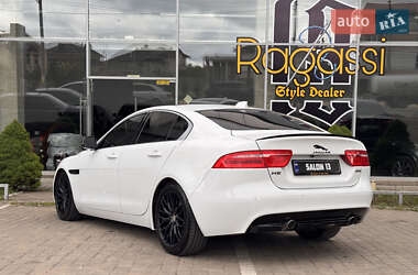 Седан Jaguar XE 2018 в 