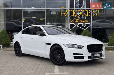 Седан Jaguar XE 2018 в 