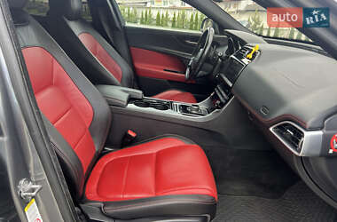 Седан Jaguar XE 2016 в 