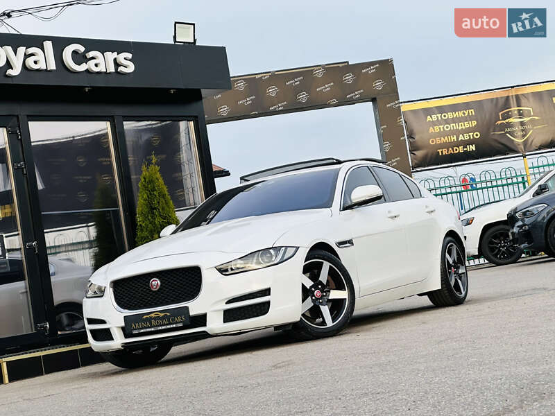 Седан Jaguar XE 2016 в 