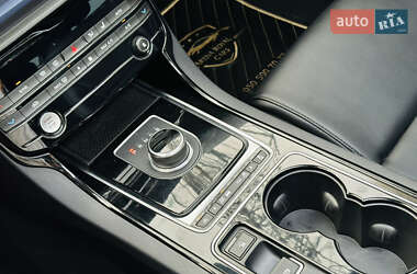 Седан Jaguar XE 2016 в 
