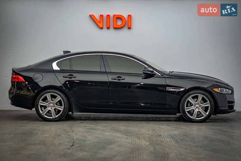 Седан Jaguar XE 2017 в Киеве
