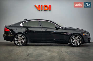 Седан Jaguar XE 2017 в 