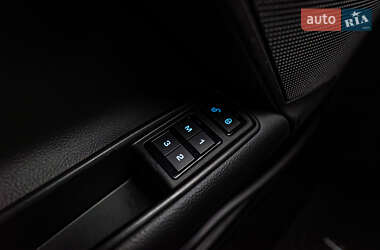 Седан Jaguar XE 2017 в 