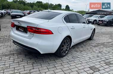 Седан Jaguar XE 2015 в 