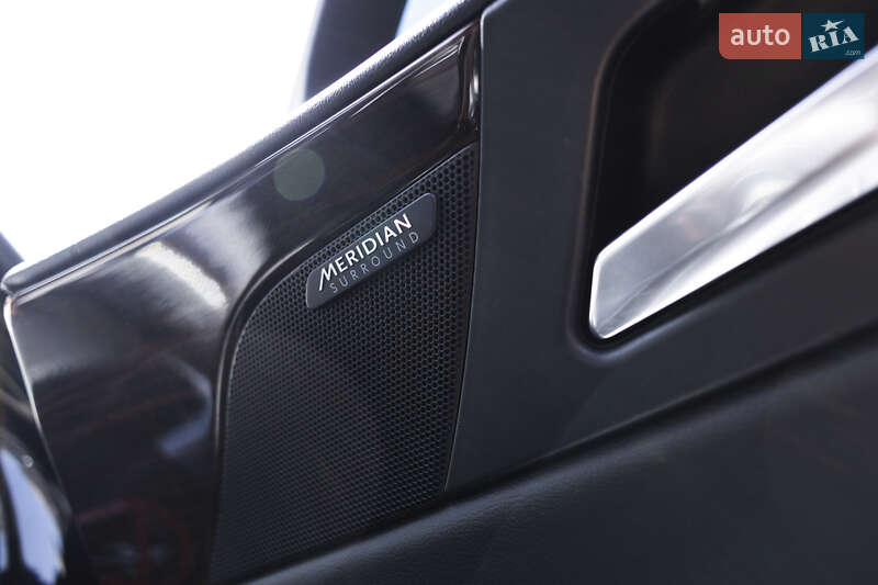 Седан Jaguar XE 2016 в Львове