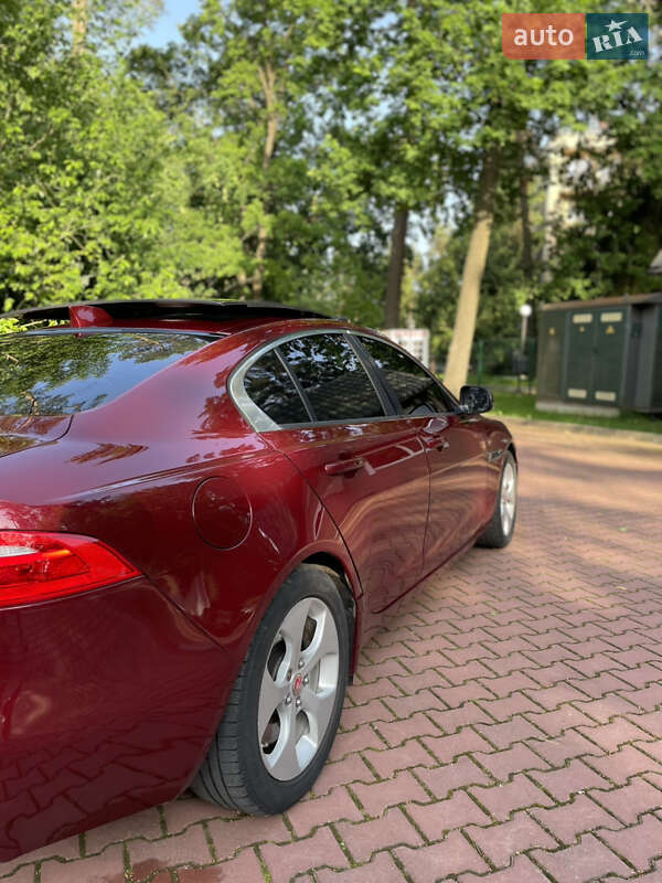 Седан Jaguar XE 2016 в Вінниці