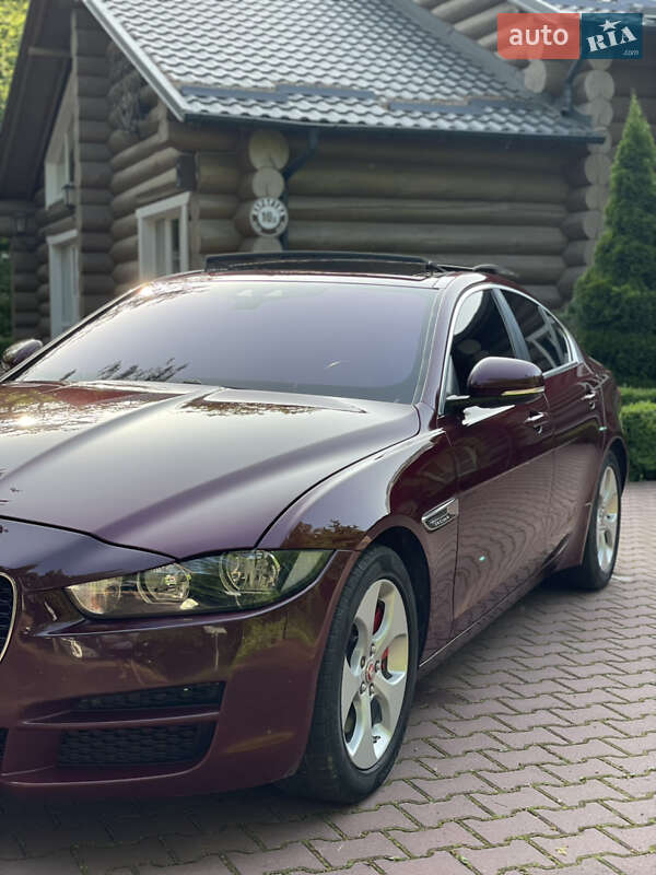 Седан Jaguar XE 2016 в Вінниці