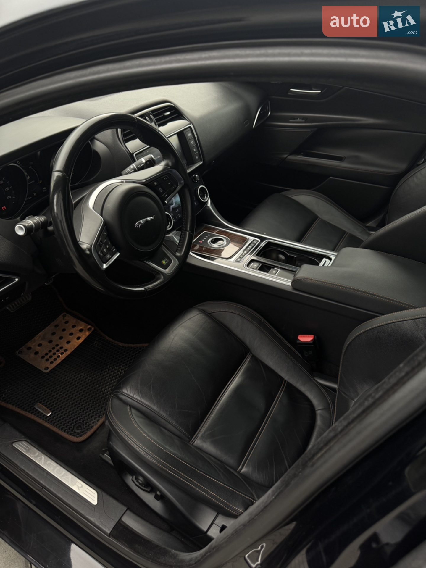 2017 Jaguar XE - мініатюра 15