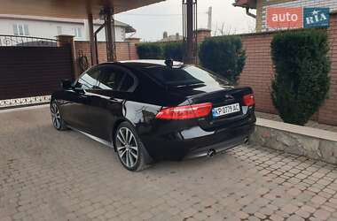 Седан Jaguar XE 2018 в 