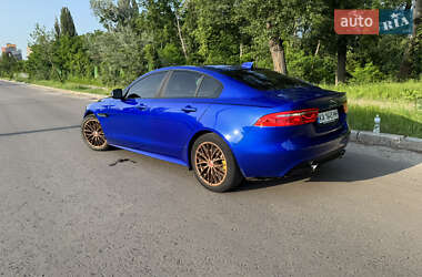 Седан Jaguar XE 2018 в 