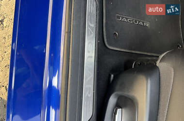 Седан Jaguar XE 2018 в 