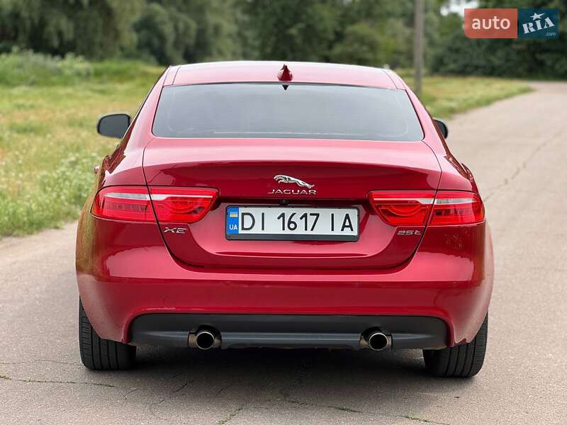 Седан Jaguar XE 2016 в Переяславі
