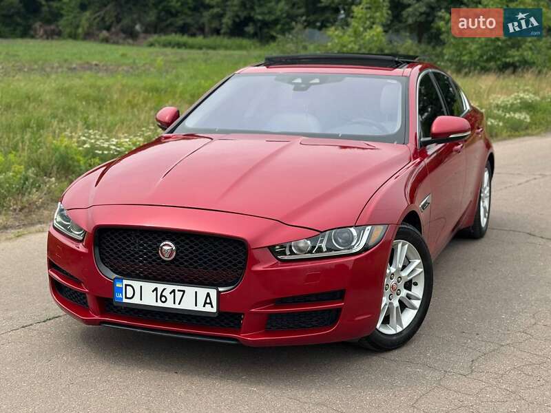 Седан Jaguar XE 2016 в Переяславі