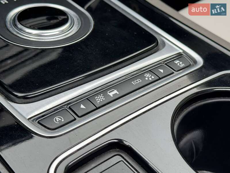 Седан Jaguar XE 2016 в Переяславі