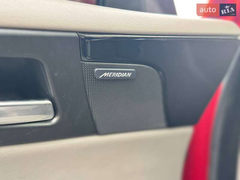 Седан Jaguar XE 2016 в Переяславі