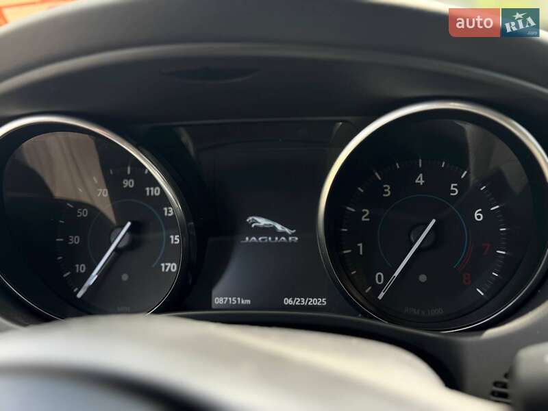 Седан Jaguar XE 2016 в Переяславе