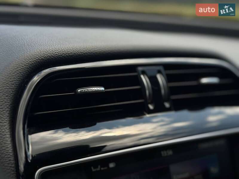 Седан Jaguar XE 2016 в Переяславе