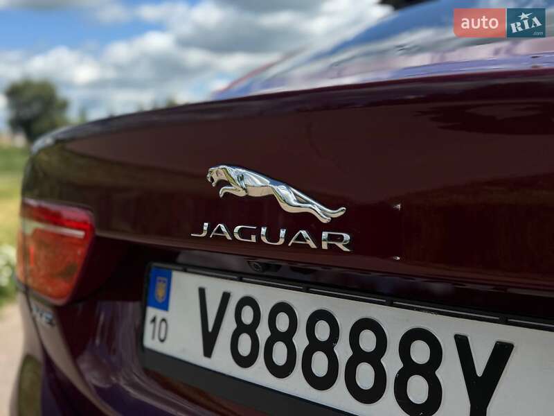 Седан Jaguar XE 2016 в Переяславе
