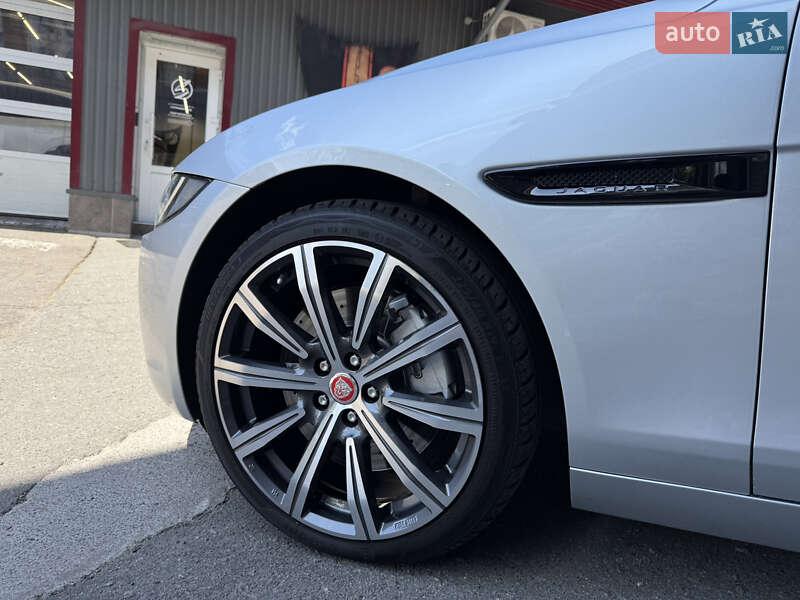 Седан Jaguar XE 2016 в Киеве фото 38 Седан Jaguar XE 2016 в Киеве