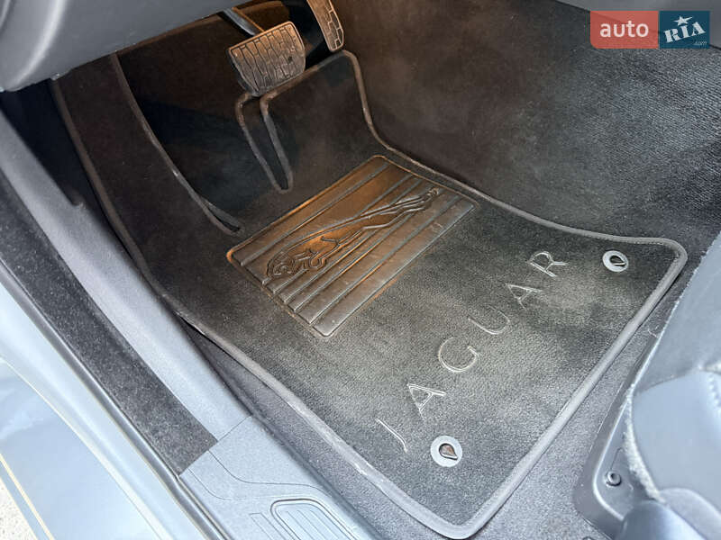 Седан Jaguar XE 2016 в Киеве фото 63 Седан Jaguar XE 2016 в Киеве