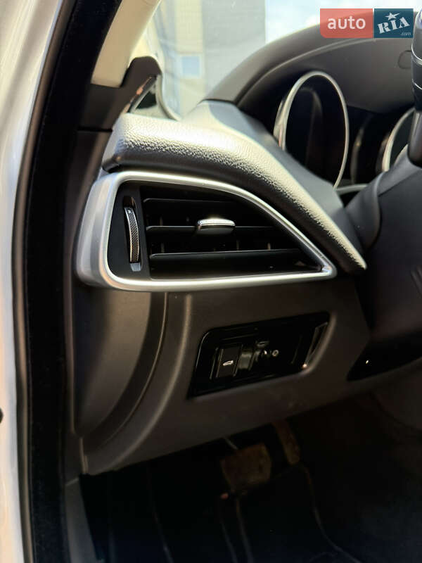 Седан Jaguar XE 2016 в Киеве фото 80 Седан Jaguar XE 2016 в Киеве