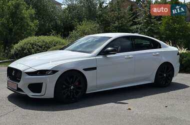 Седан Jaguar XE 2024 в 