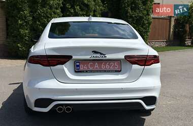 Седан Jaguar XE 2024 в 