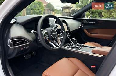 Седан Jaguar XE 2024 в 