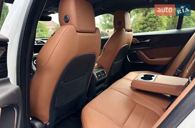 Седан Jaguar XE 2024 в 