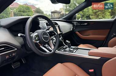Седан Jaguar XE 2024 в 