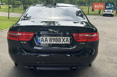 Седан Jaguar XE 2016 в 
