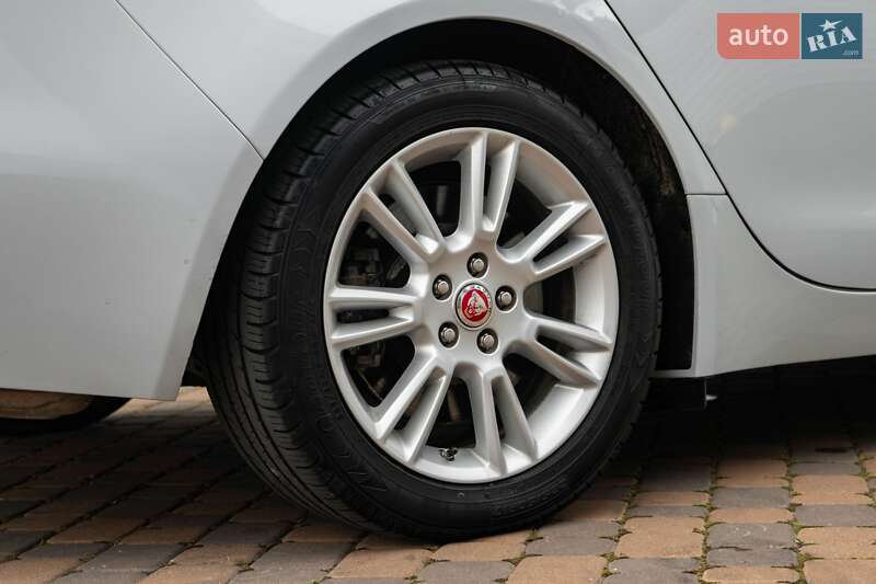 Седан Jaguar XE 2018 в Киеве