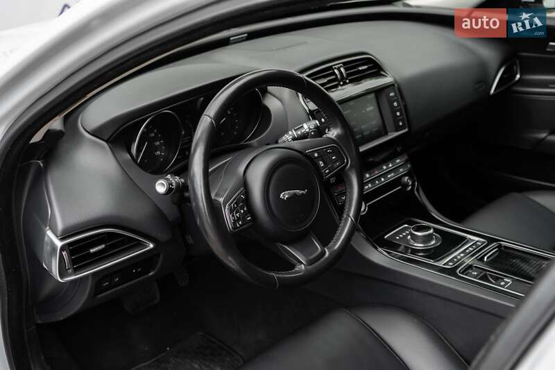 Седан Jaguar XE 2018 в Киеве