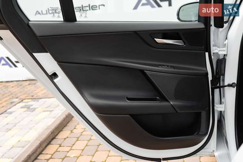 Седан Jaguar XE 2018 в Киеве