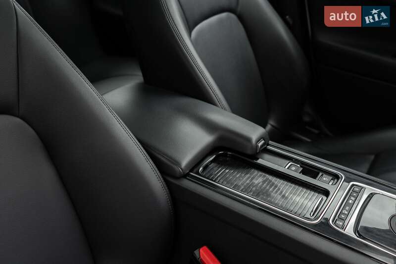 Седан Jaguar XE 2018 в Киеве