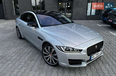 Седан Jaguar XE 2016 в Києві