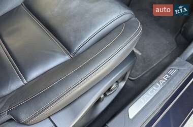 Седан Jaguar XE 2015 в 
