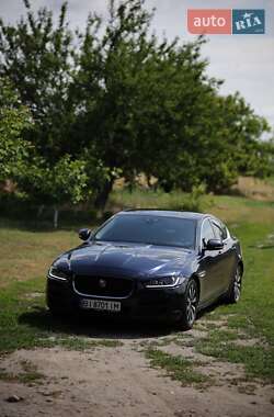 Седан Jaguar XE 2015 в Миргороді