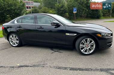 Седан Jaguar XE 2019 в 