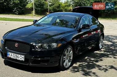 Седан Jaguar XE 2019 в 