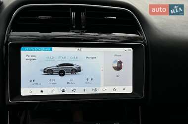 Седан Jaguar XE 2019 в 