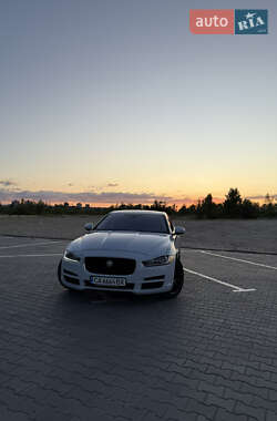 Седан Jaguar XE 2017 в 