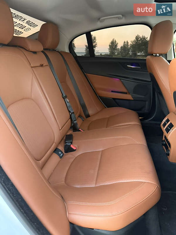 Седан Jaguar XE 2017 в Черкассах